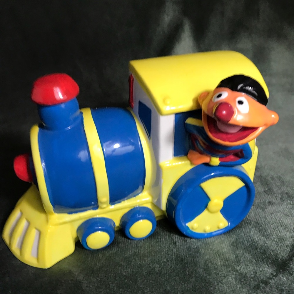 SESAME STREET ERNIE VINTAGE 1980's CABOOSE TRAIN ENGINE CHILDS CERAMIC BANK 7x5"